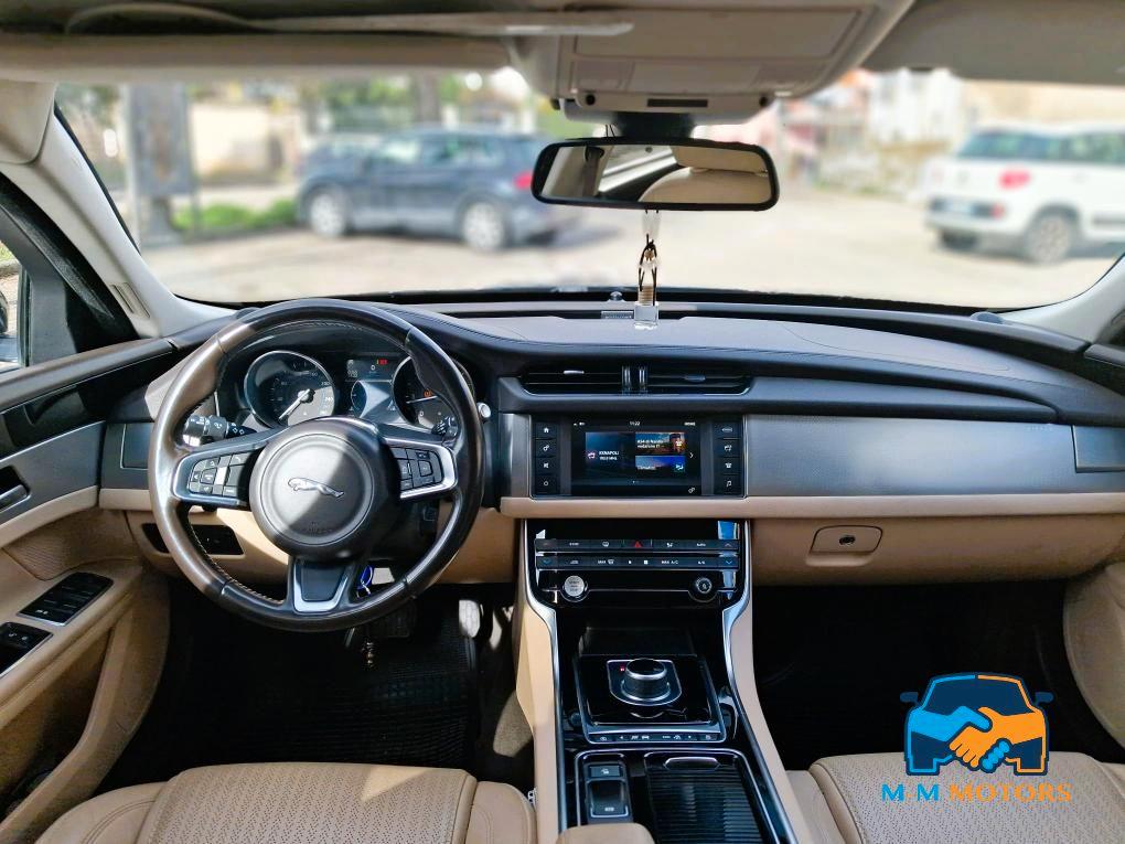 Jaguar XF Berlina XF 2.0d i4 Pure Business edition 163cv auto my18