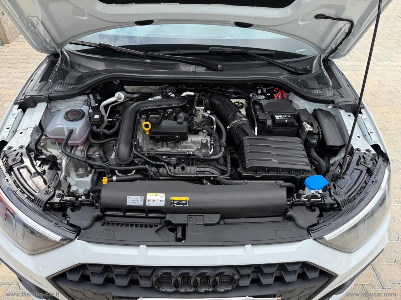 AUDI A1 SPB 30 TFSI Identity Black / S line edition