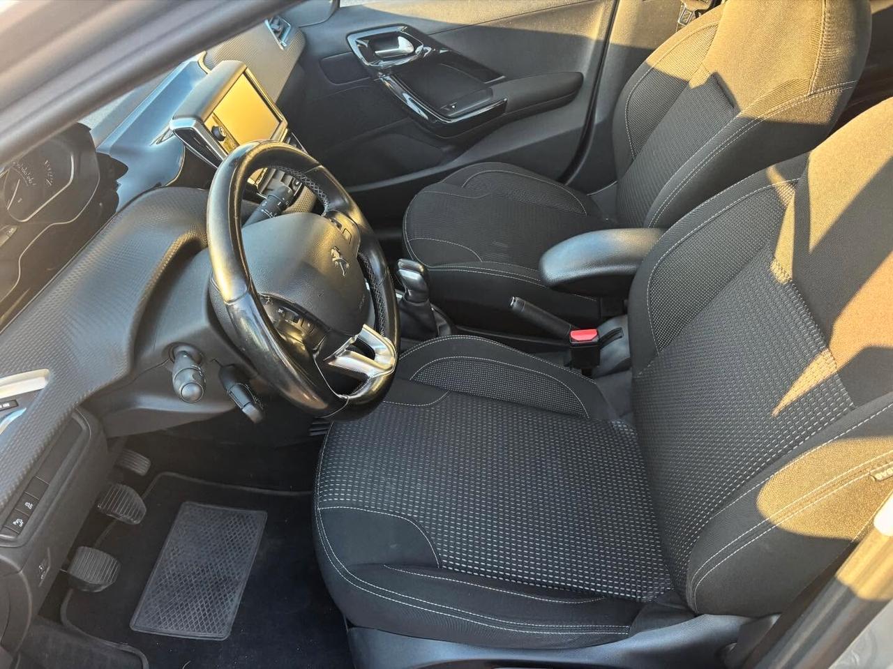 Peugeot 208 PureTech 82 5 porte Allure