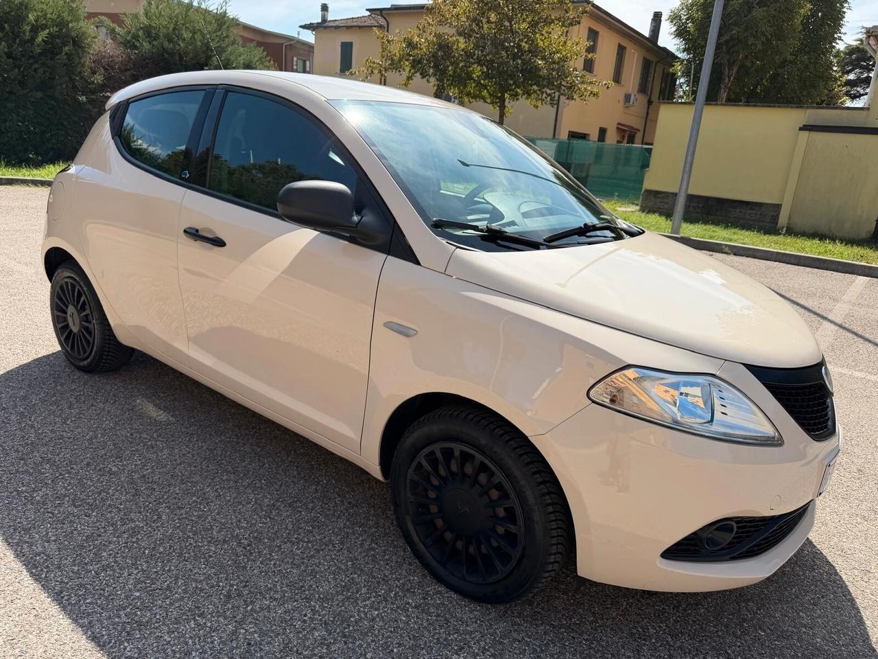 Lancia Ypsilon 1.2 Gpl - NEOPATENTATI - 12 MESI DI GARANZIA -