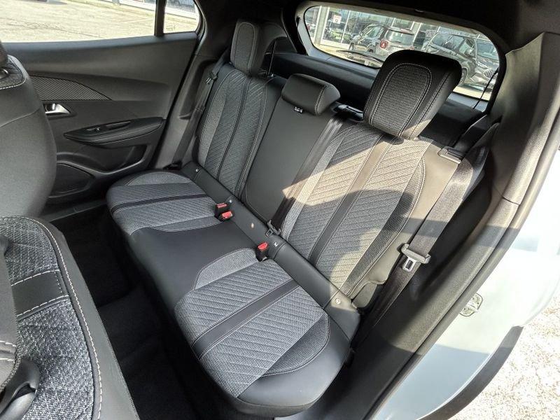 Peugeot 2008 PureTech 100 Allure 3.000 KM!! NAVI+KEYLESS