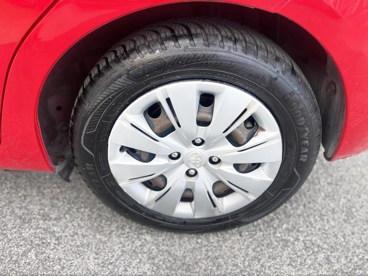 Toyota Yaris 1.5 Hybrid 75CV E6 Neo - 2015