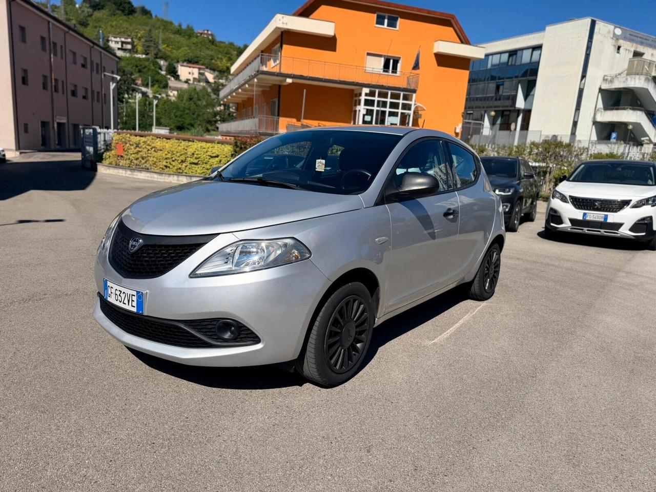 Lancia Ypsilon 1.0 FireFly 5 porte S&S Hybrid Ecochic Silver