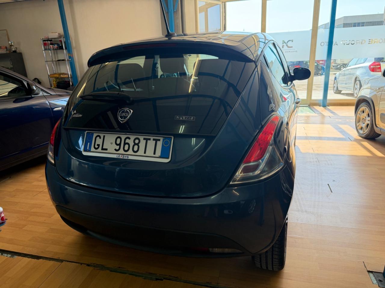 Lancia Ypsilon 1.0BENZ Hybrid 2022 NUOVA
