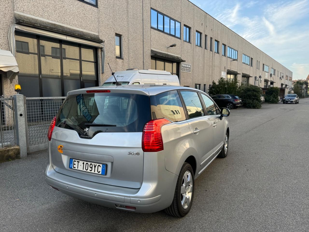 Peugeot 5008 1.6 HDi 115CV 7 POSTI