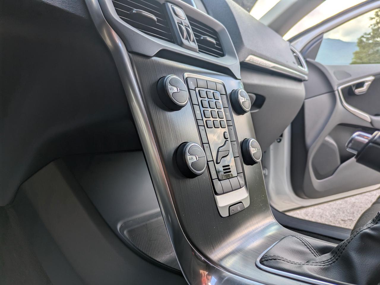 VOLVO V40 CROSS COUNTRY D2 MOMENTUM