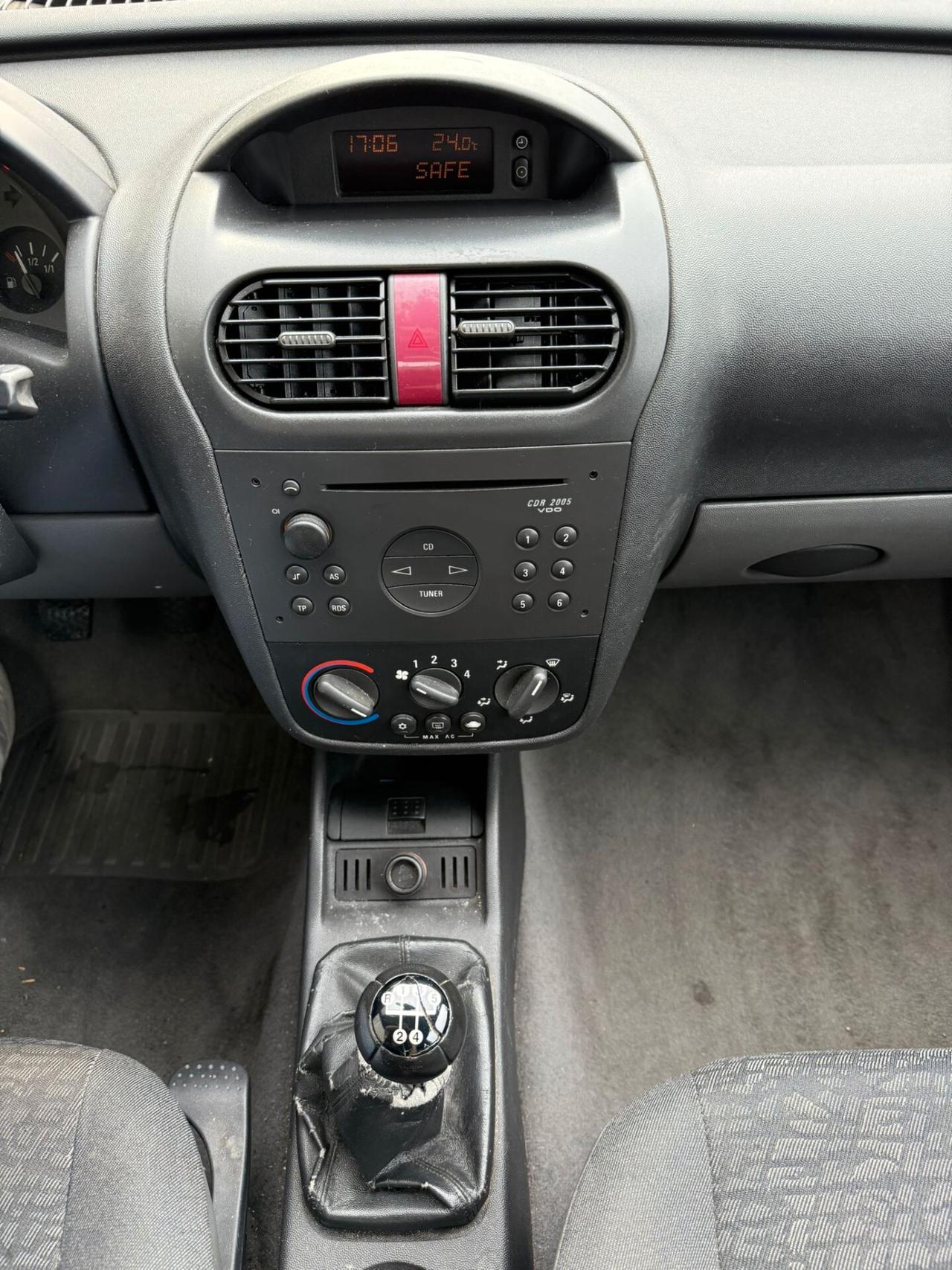 Opel Corsa 1.0i 12V 3 porte NEOPATENTATI