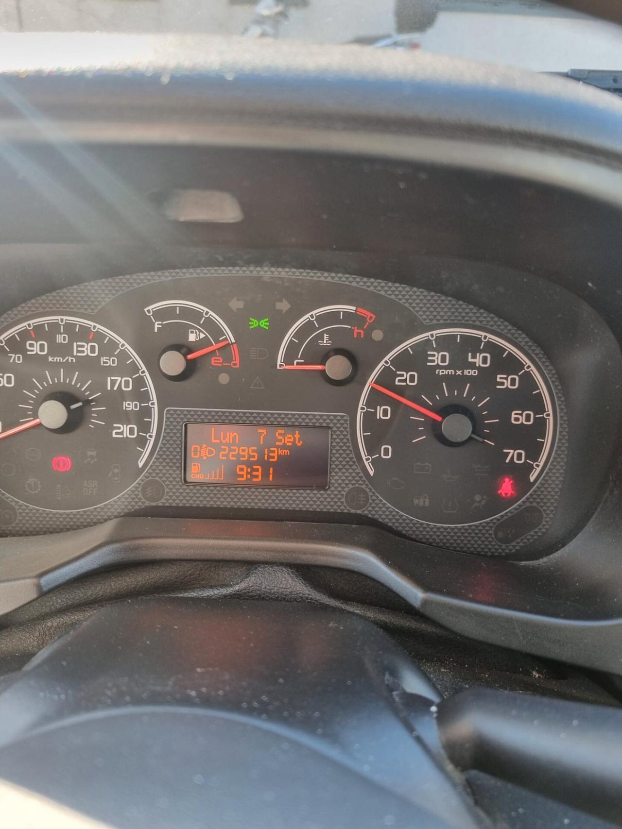 Fiat Qubo 1.4 8v natural power Dynamic 70cv E6