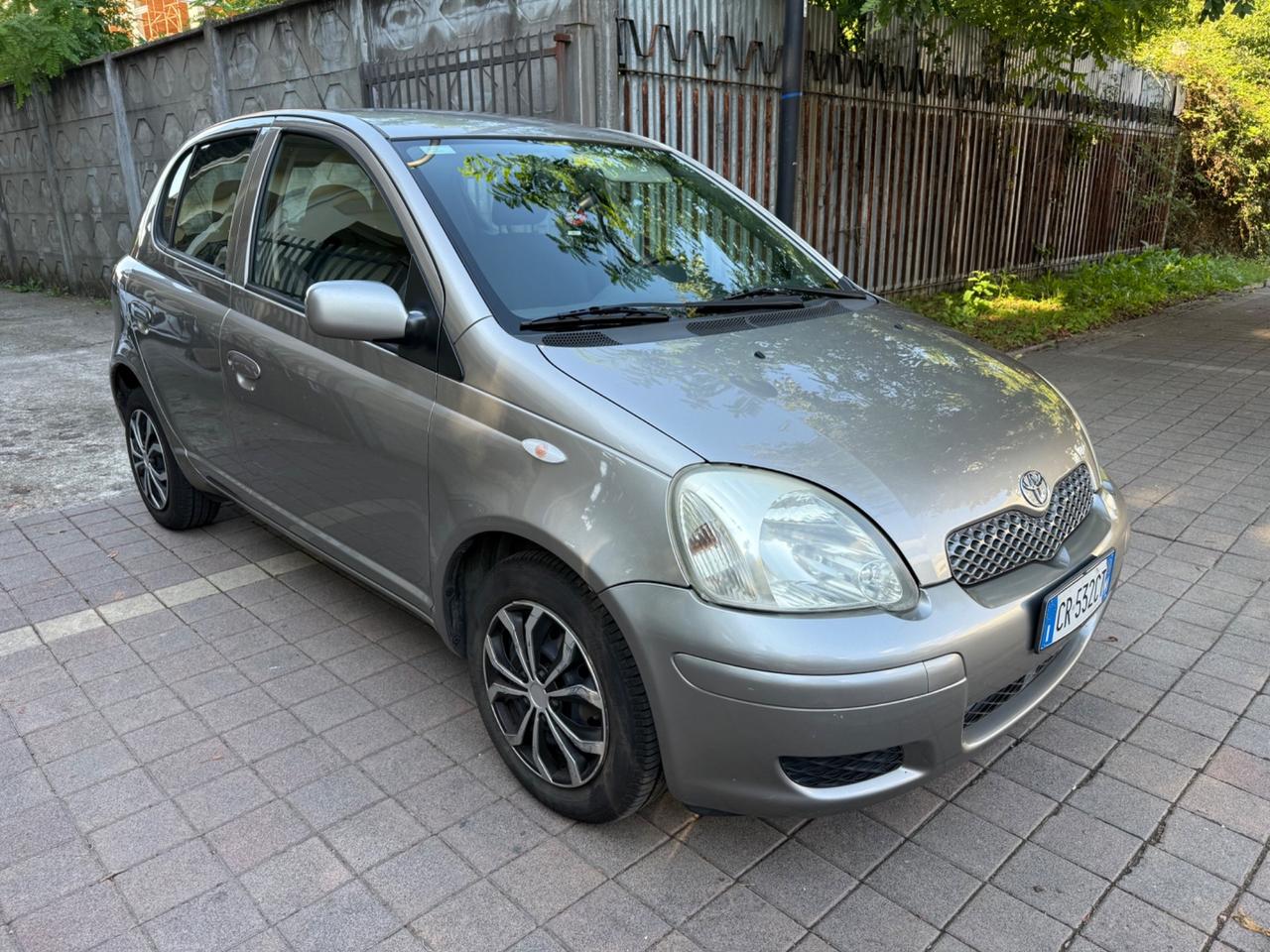 Toyota Yaris 1.0i 16V cat 5 porte Sol