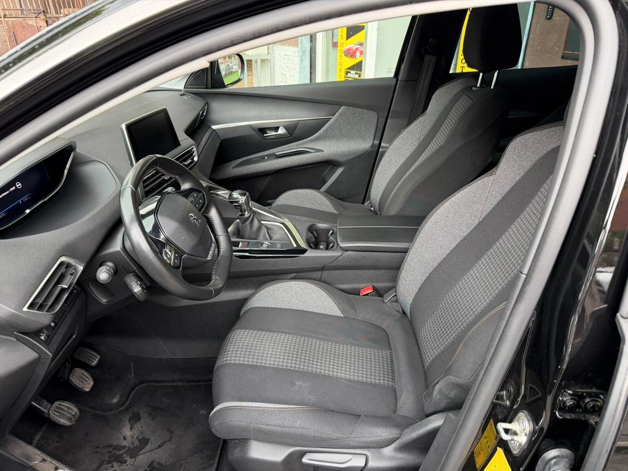 Peugeot 3008 BlueHDi 131CV Allure anno 12/2022 Permute Garanzia Finanziamenti