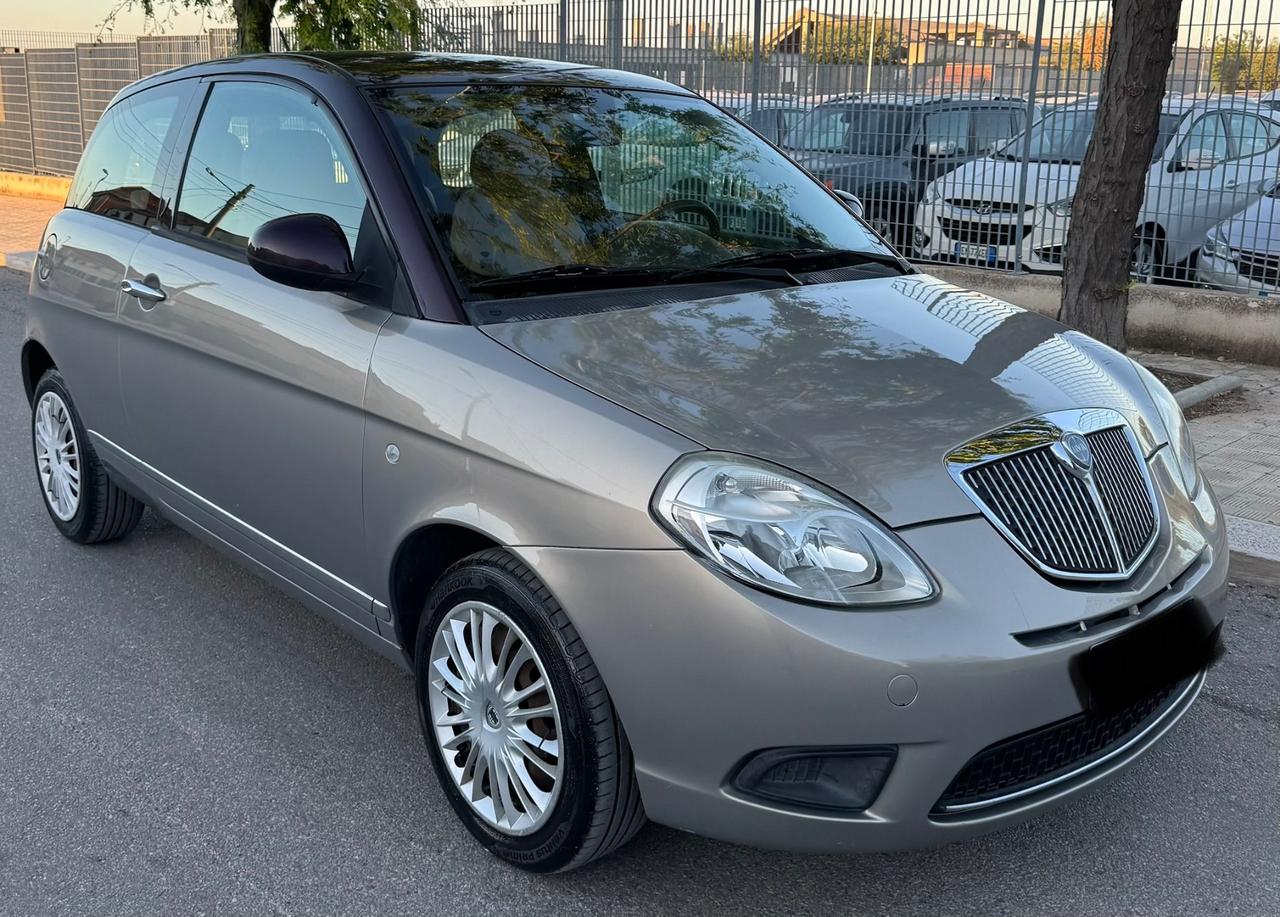 Lancia Ypsilon 1.3 MJT 75 CV Unyca