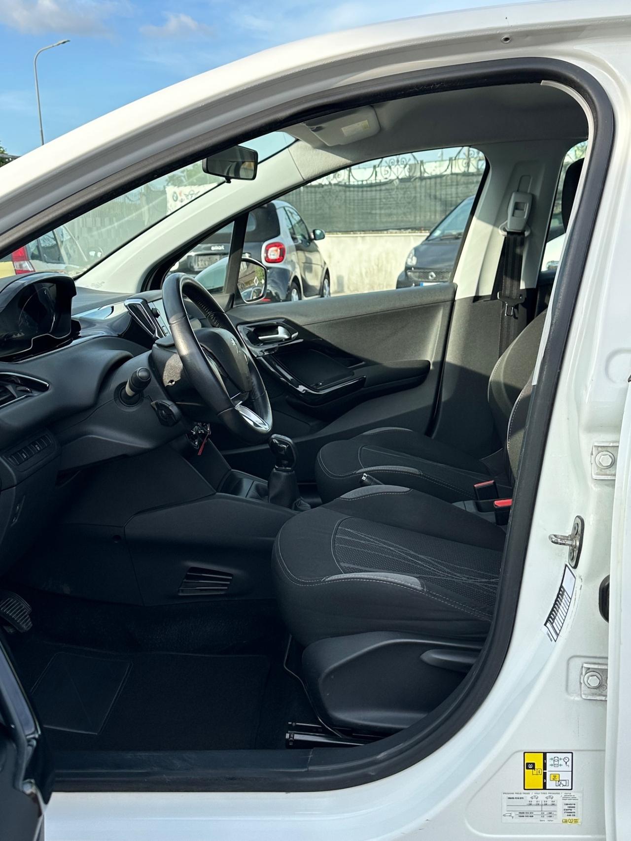 Peugeot 208 PureTech 82 5 porte Allure 2015