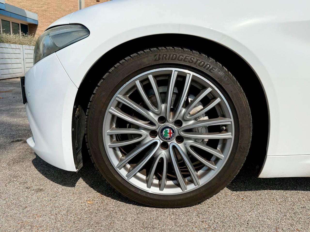 Alfa Romeo Giulia 2.2 t Business Sport Launch Edition 180cv auto