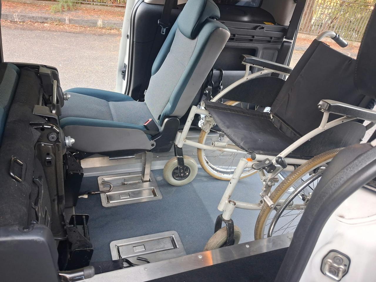 Citroen Berlingo pianale ribassato rampa trasporto disabili