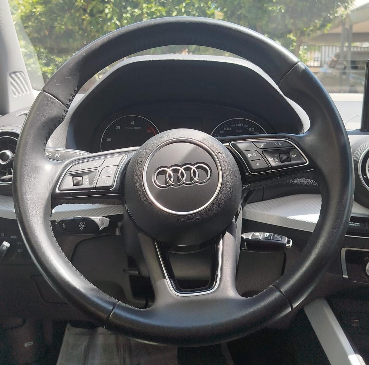 Audi Q2 S tronic 1.6 116CV Design 2020 TETTO NEO