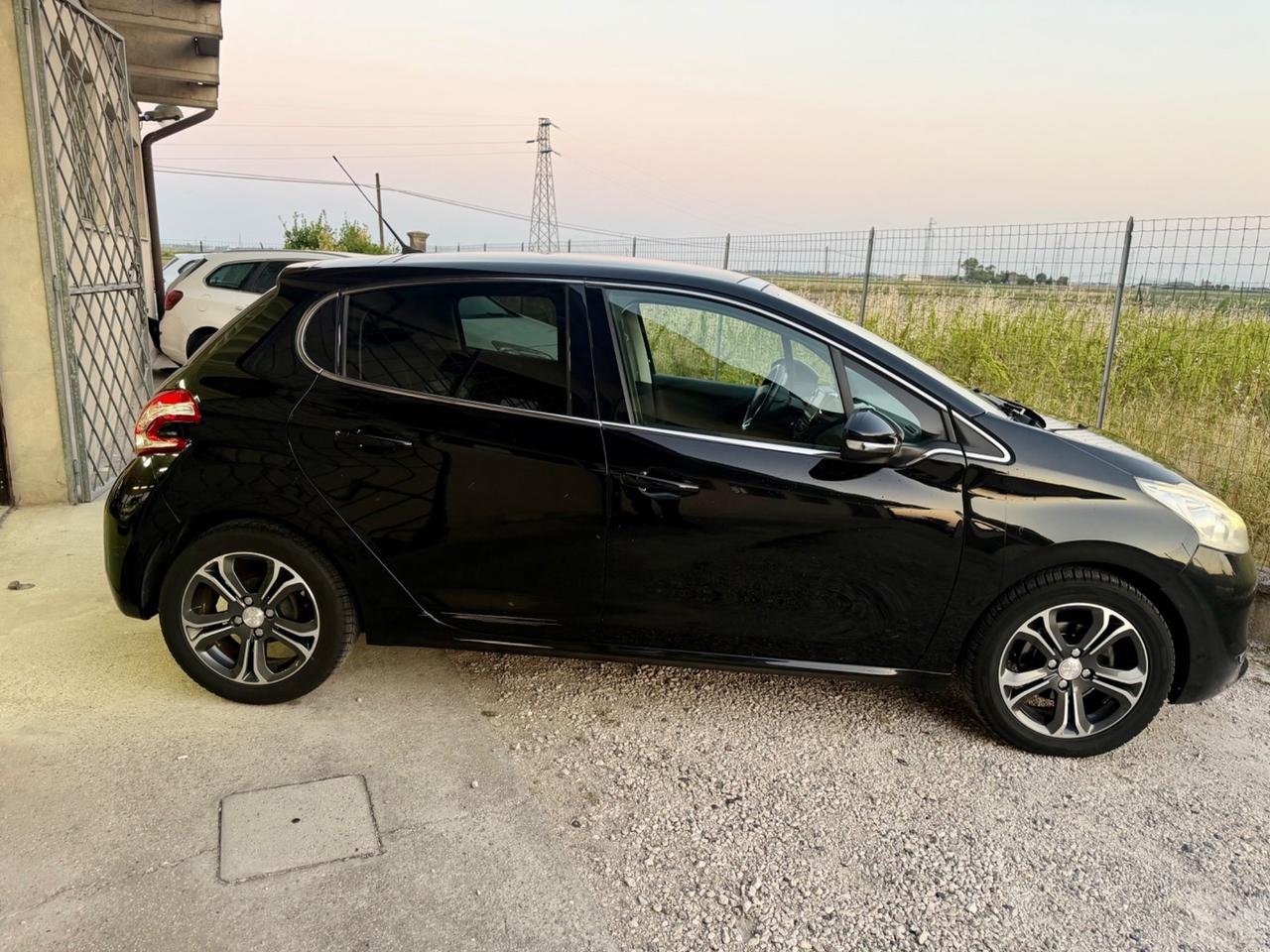 Peugeot 208 PureTech 82 5 porte Allure