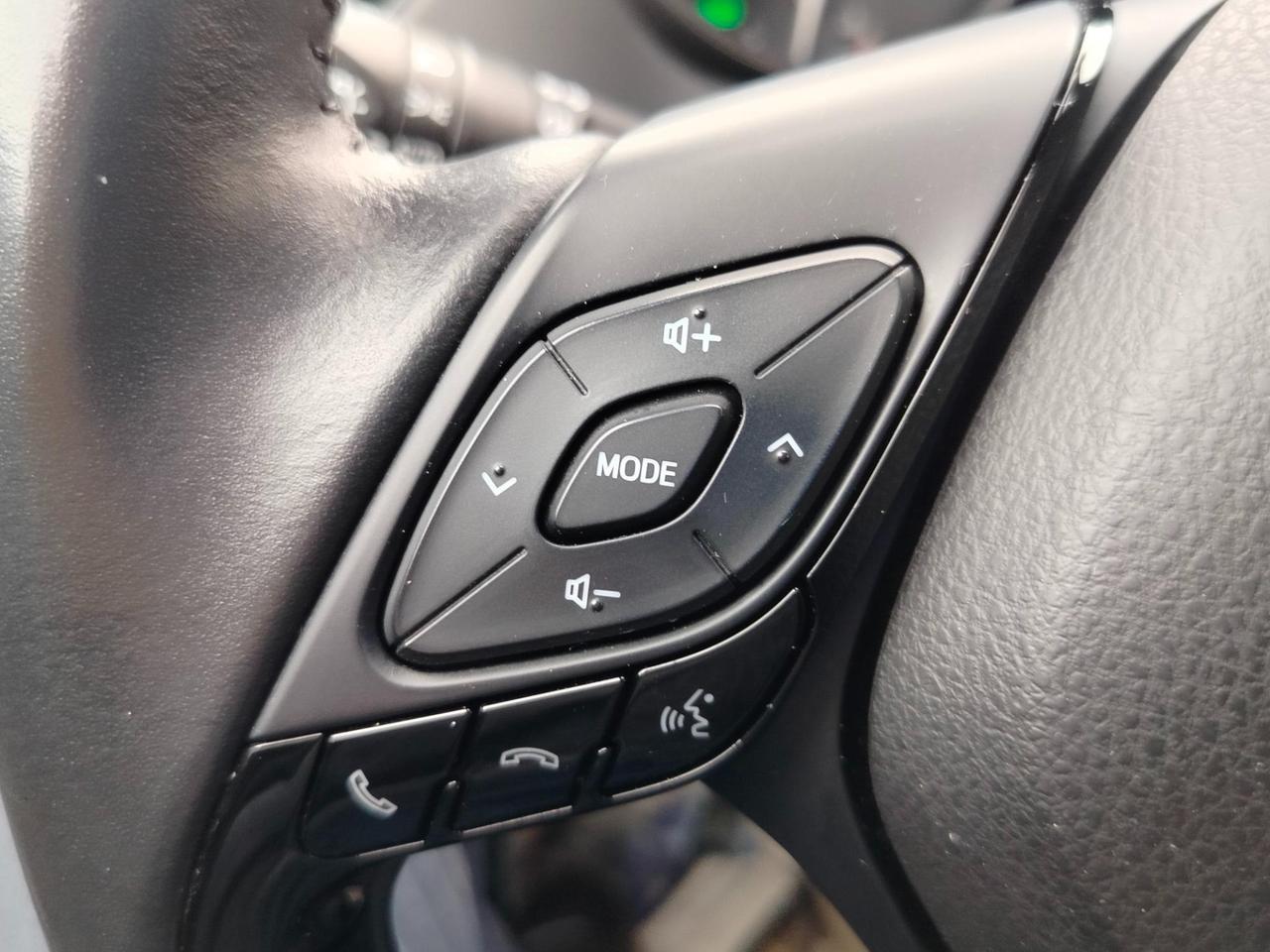 Toyota C-HR 1.8h Business e-cvt