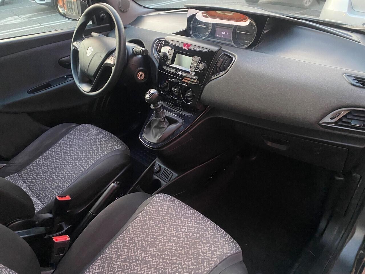 Lancia Ypsilon 1.0 5 porte Hybrid Ecochic Gold