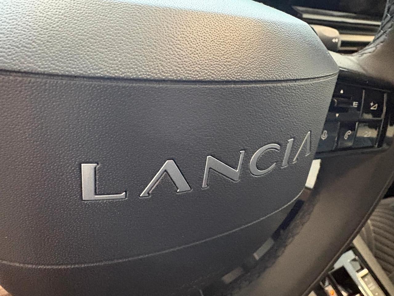 Lancia Ypsilon LX Hybrid 110 e-DCT SPOTICAR