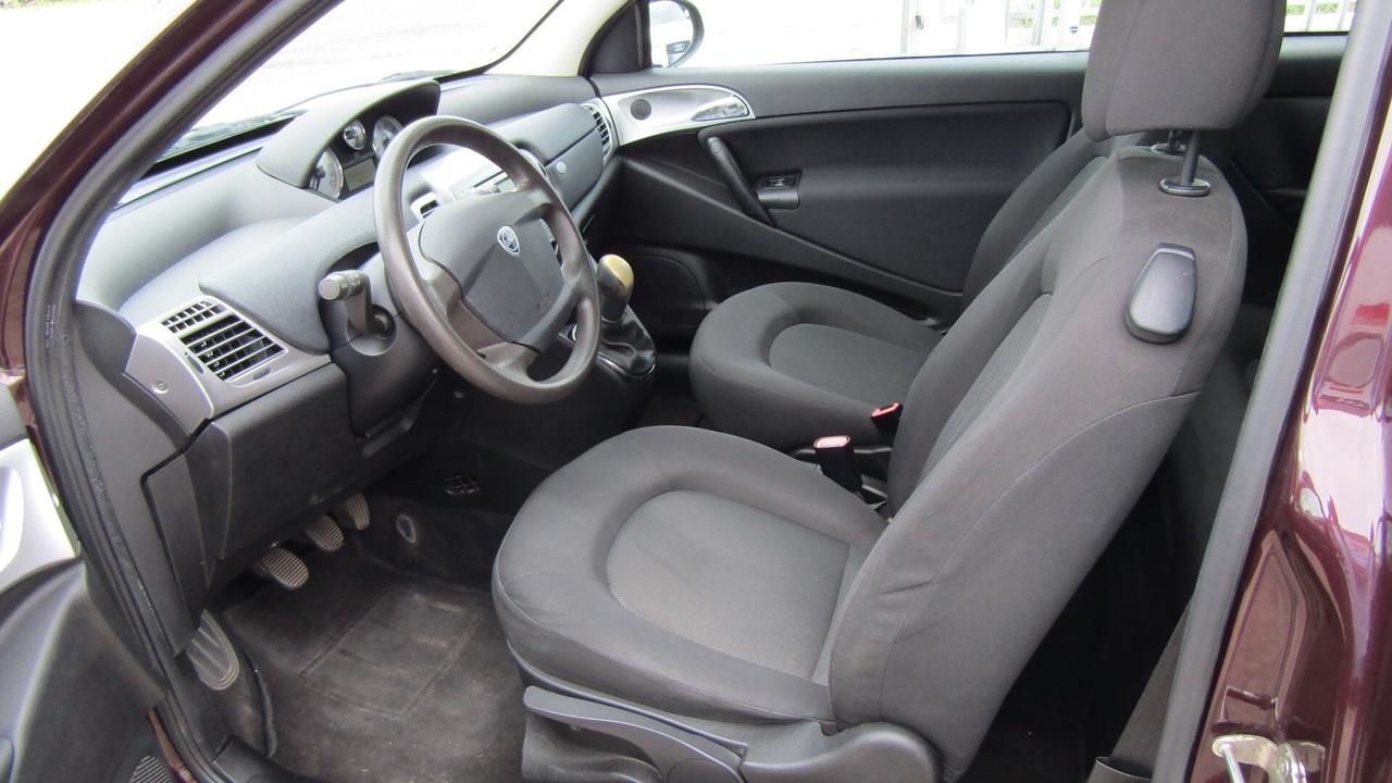 Lancia Ypsilon 1.3 MJT 75 CV Platino