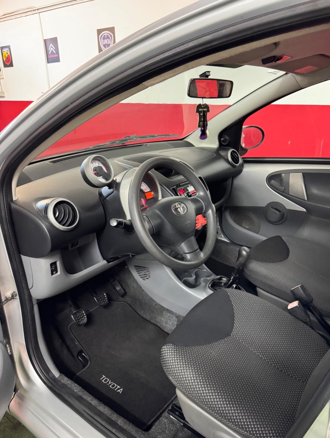 Toyota Aygo 1.0 12V VVT-i 5 porte Sol