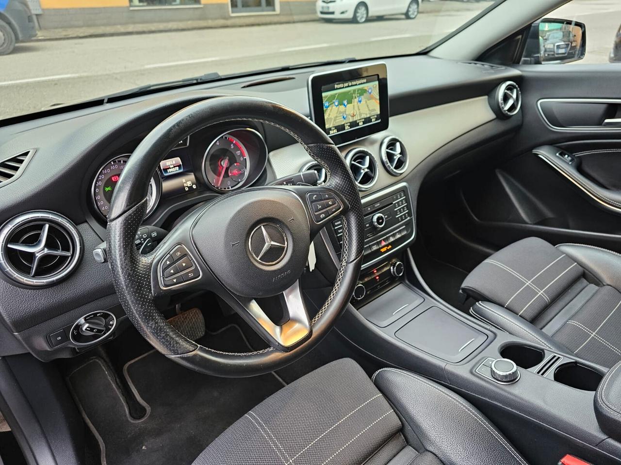 Mercedes-benz CLA 200d 136cv Shooting Brake Sport*Navi*Bi-Xeno*18*Pdc*