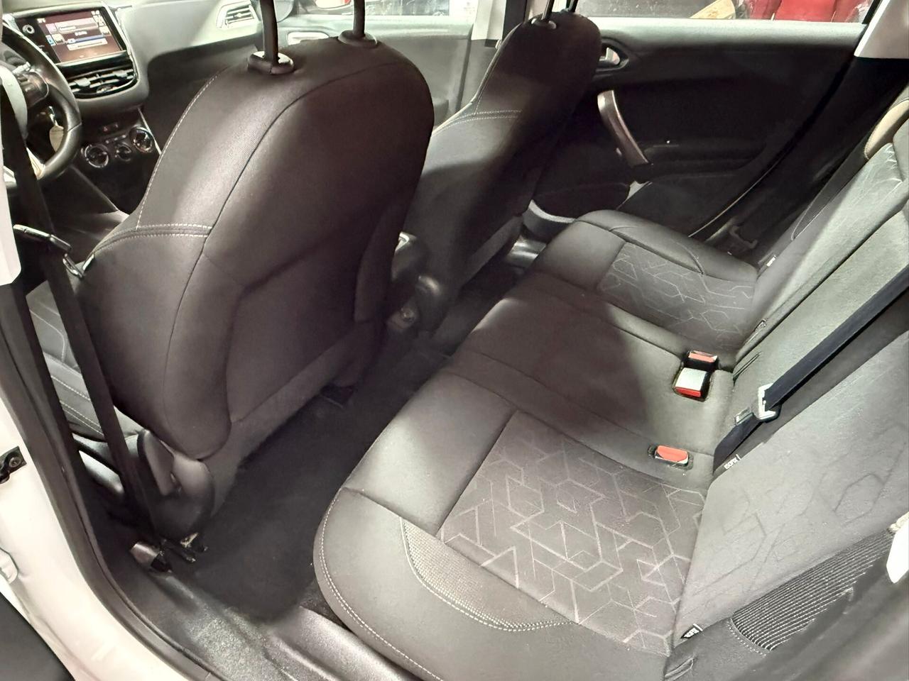 Peugeot 2008 1.2 82cv PureTech Allure - 2016