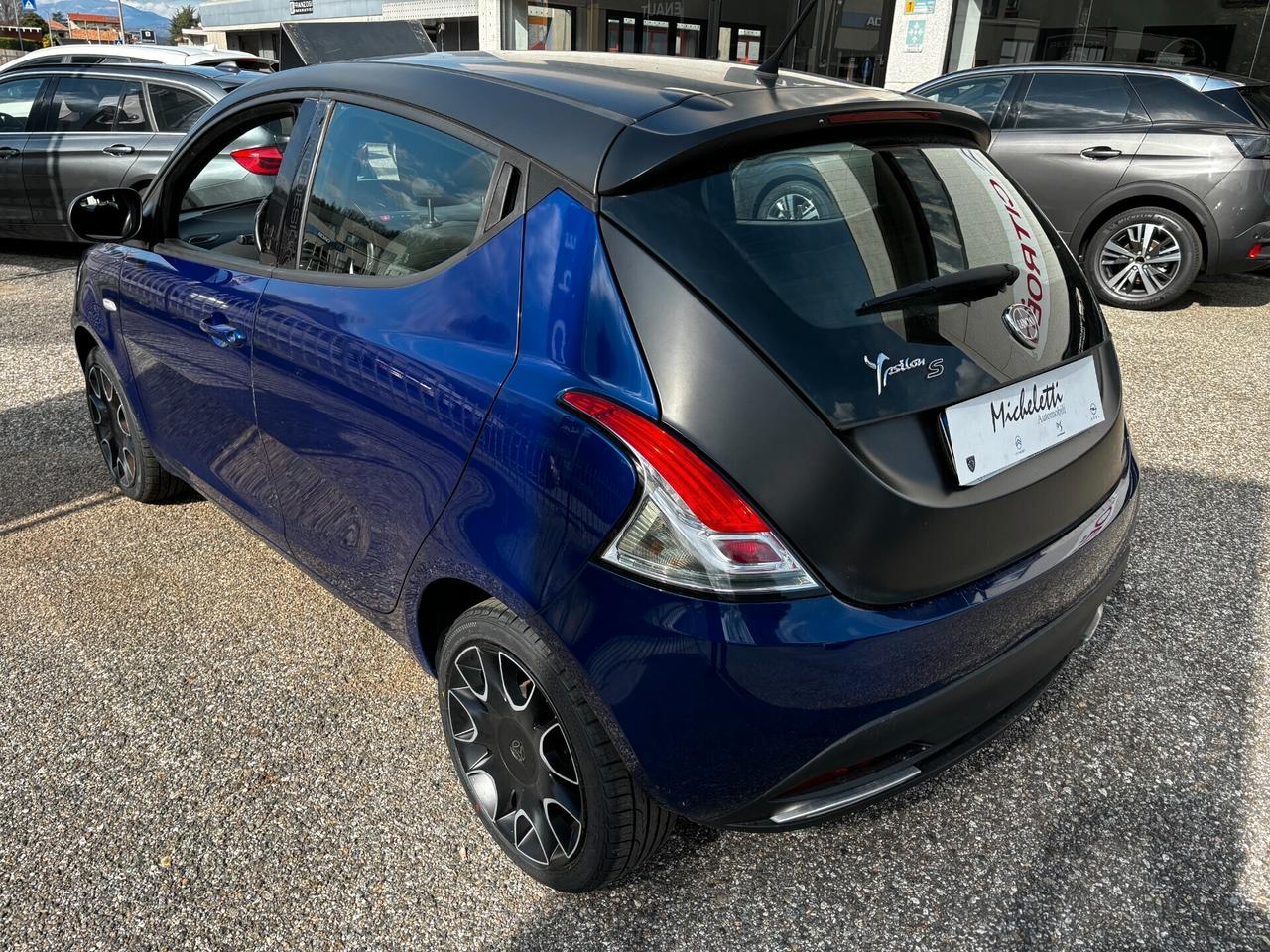 Lancia Ypsilon 1.2 69 CV 5 porte S Momodesign