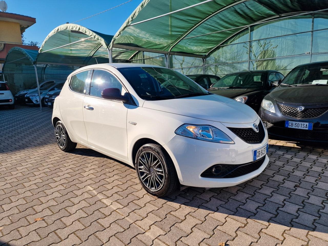 Lancia Ypsilon 1.0 5 porte Hybrid Gold