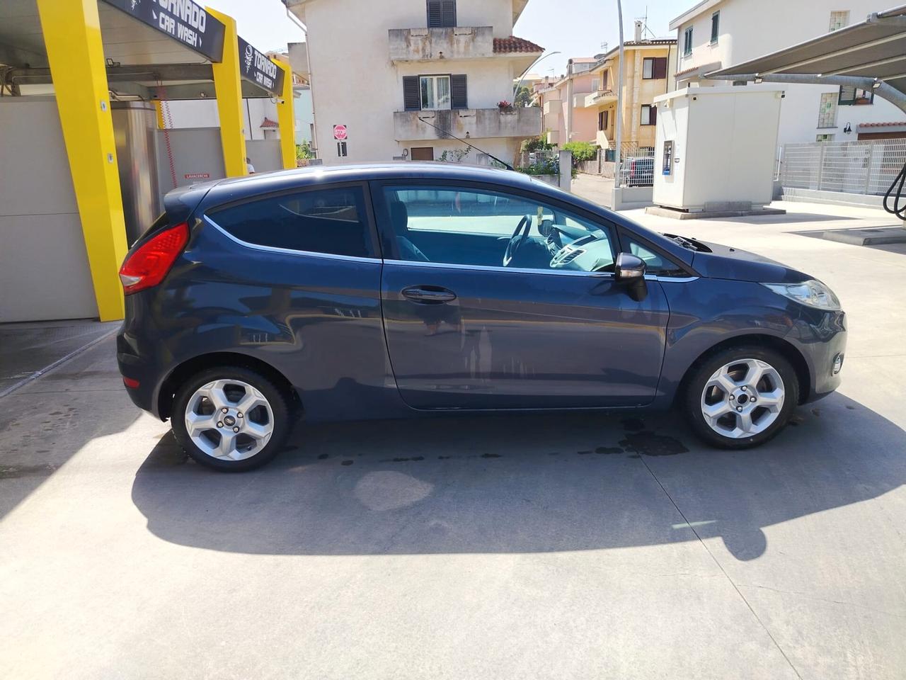 Ford Fiesta 1.4 TDCi 70CV 3 porte Titanium 2012