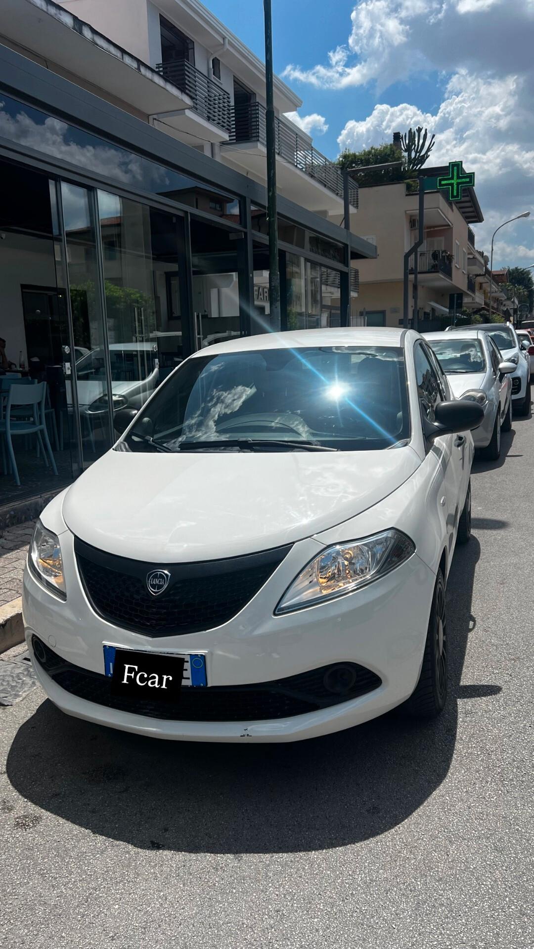 Lancia Ypsilon 1.0 FireFly 5 porte S&S Hybrid Ecochic Silver NEOPATENTATI