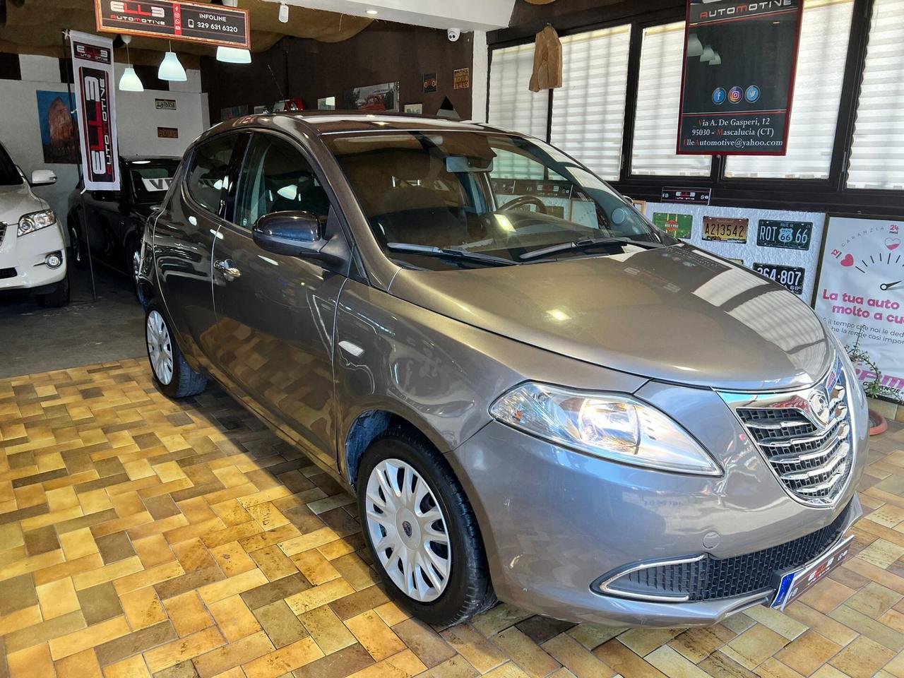 Lancia Ypsilon 1.2 69 CV 5 porte NEOPATENTATO