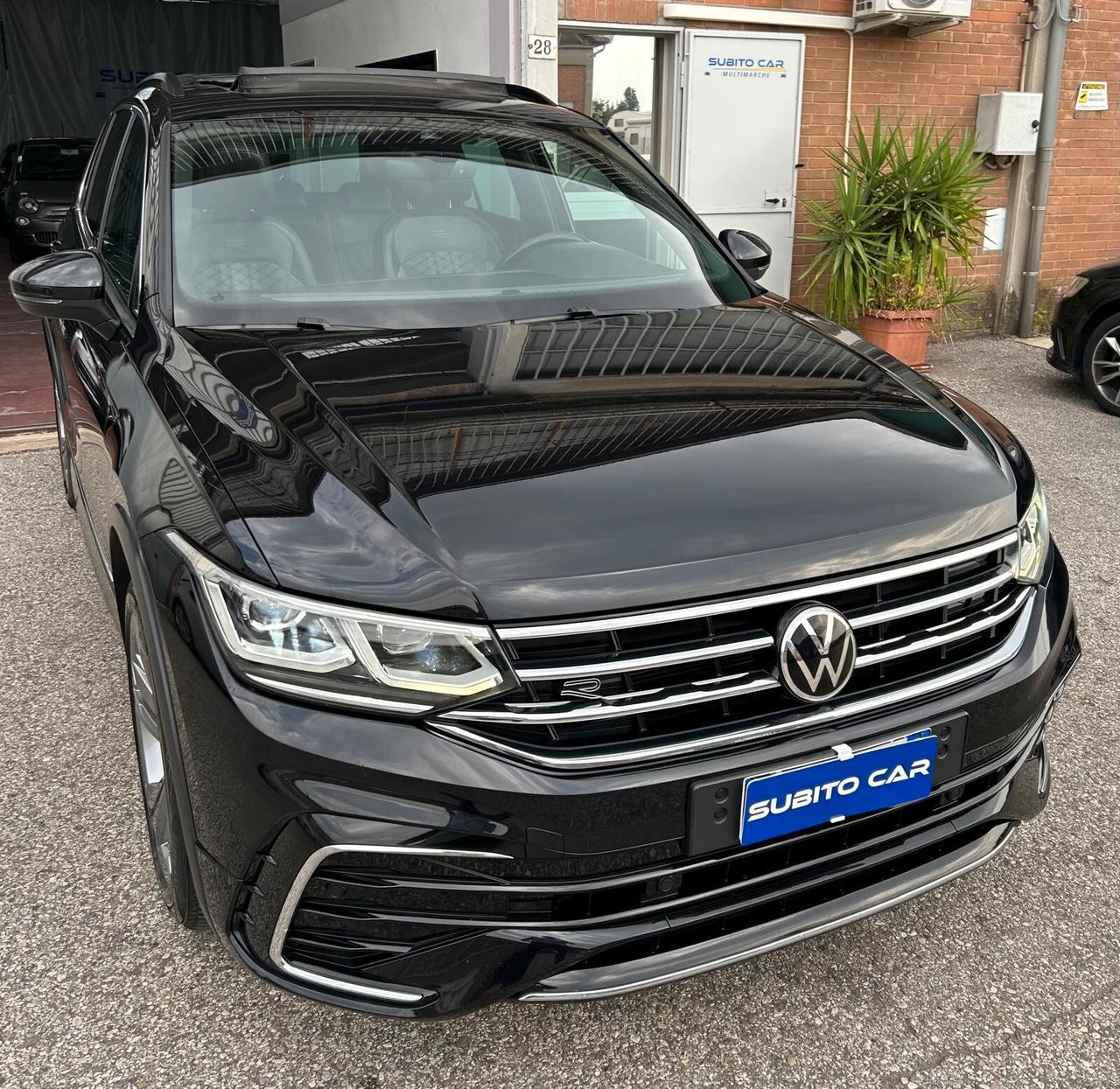 Volkswagen Tiguan 2.0 TDI DSG 4MOTION R-LINE TETTO PANORAMICO ED APRIBILE