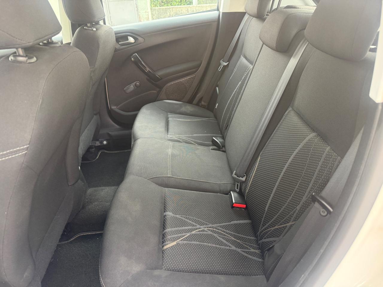 Peugeot 208 PureTech 82 5 porte Allure