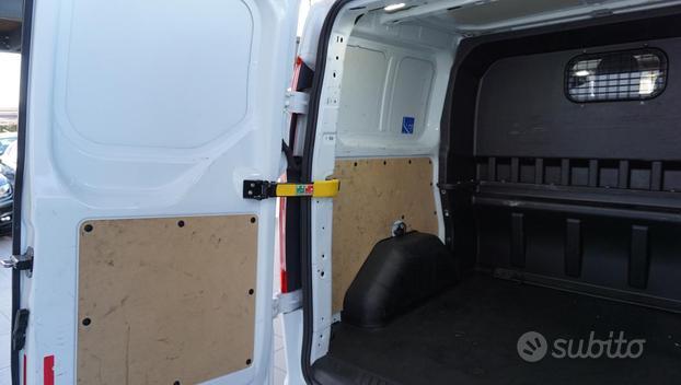 FORD Transit Custom 300 2.0 TDCi 130 PC-DC Furgo