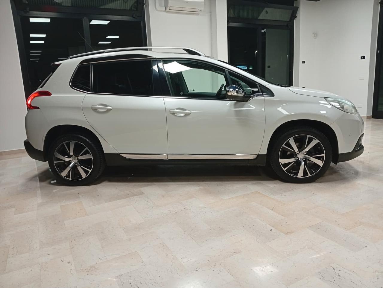 Peugeot 2008 1.6 e-HDi 92 CV Stop&Start Urban Cross