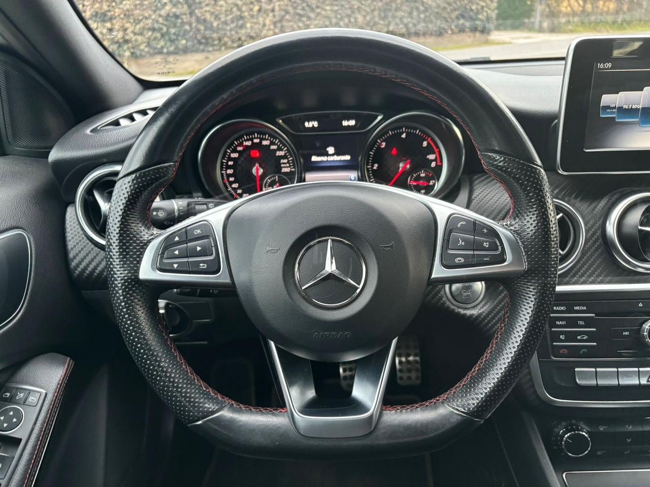 Mercedes-benz A 180 A 180 d Premium AMG