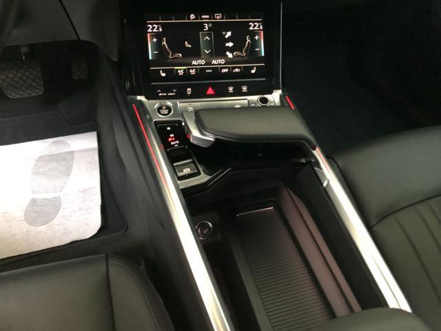 AUDI e-tron quattro