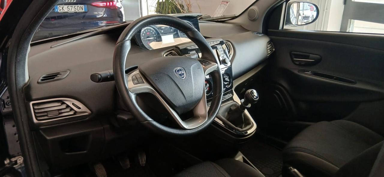 Lancia Ypsilon 1.2 BENZINA 69CV NEOPATENTATI