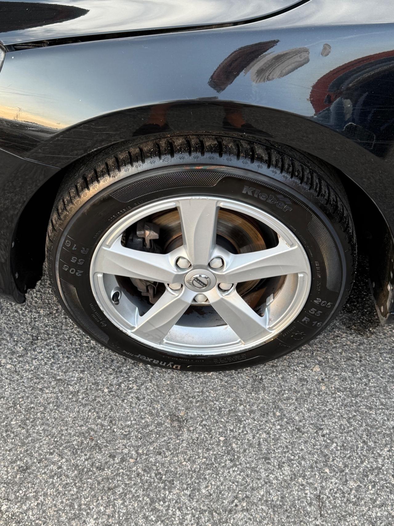 V40 D4 Momentum-unipro-rate-E6