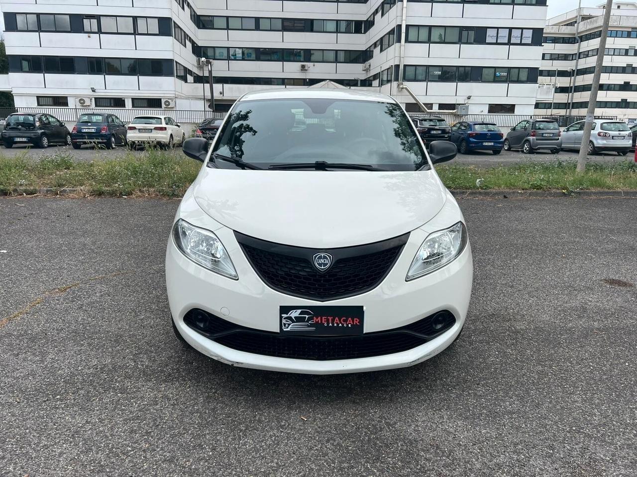 Lancia Ypsilon 1.0 FireFly 5 porte S&S Hybrid Ecochic Silver