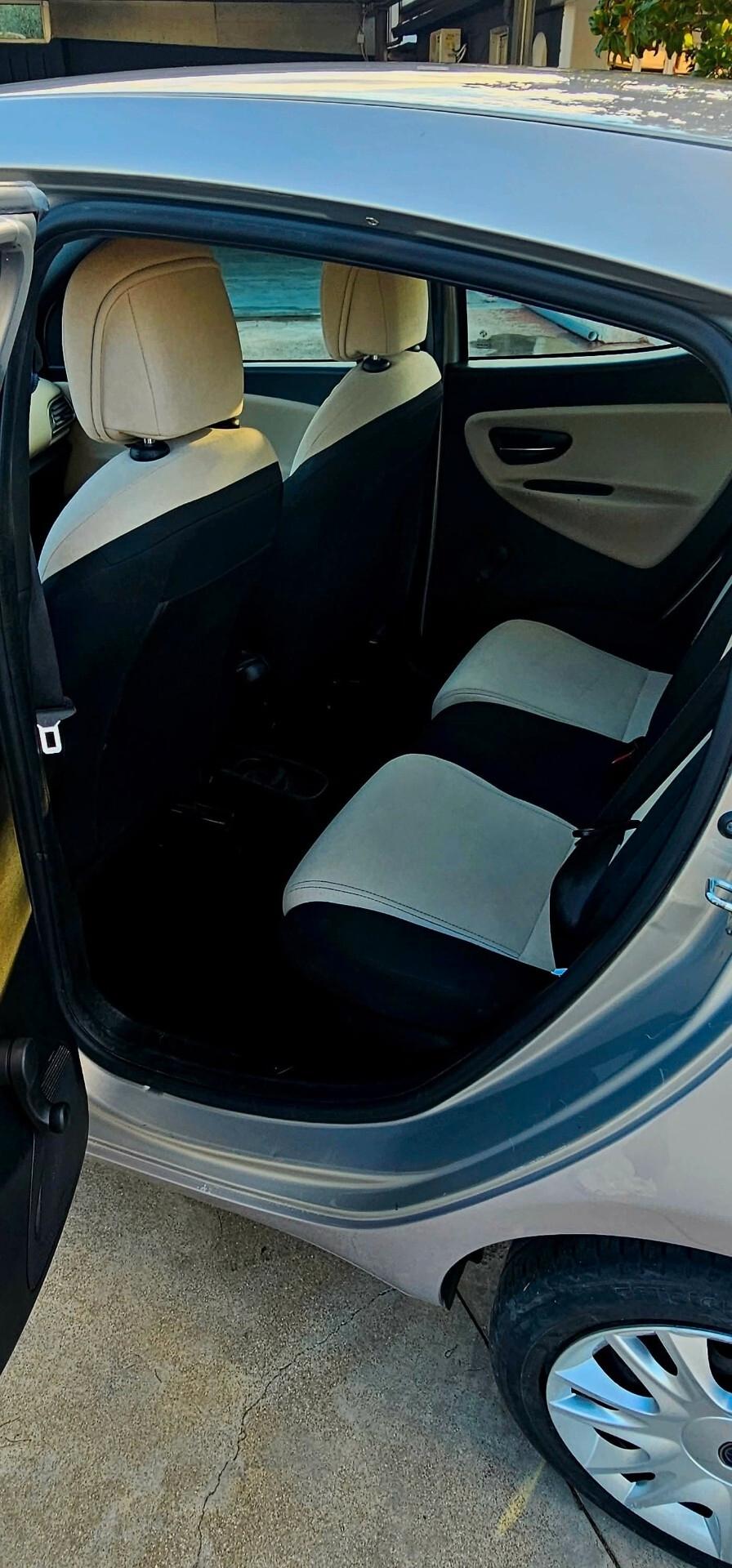 Lancia Ypsilon 1.2 69 CV 5 porte Gold