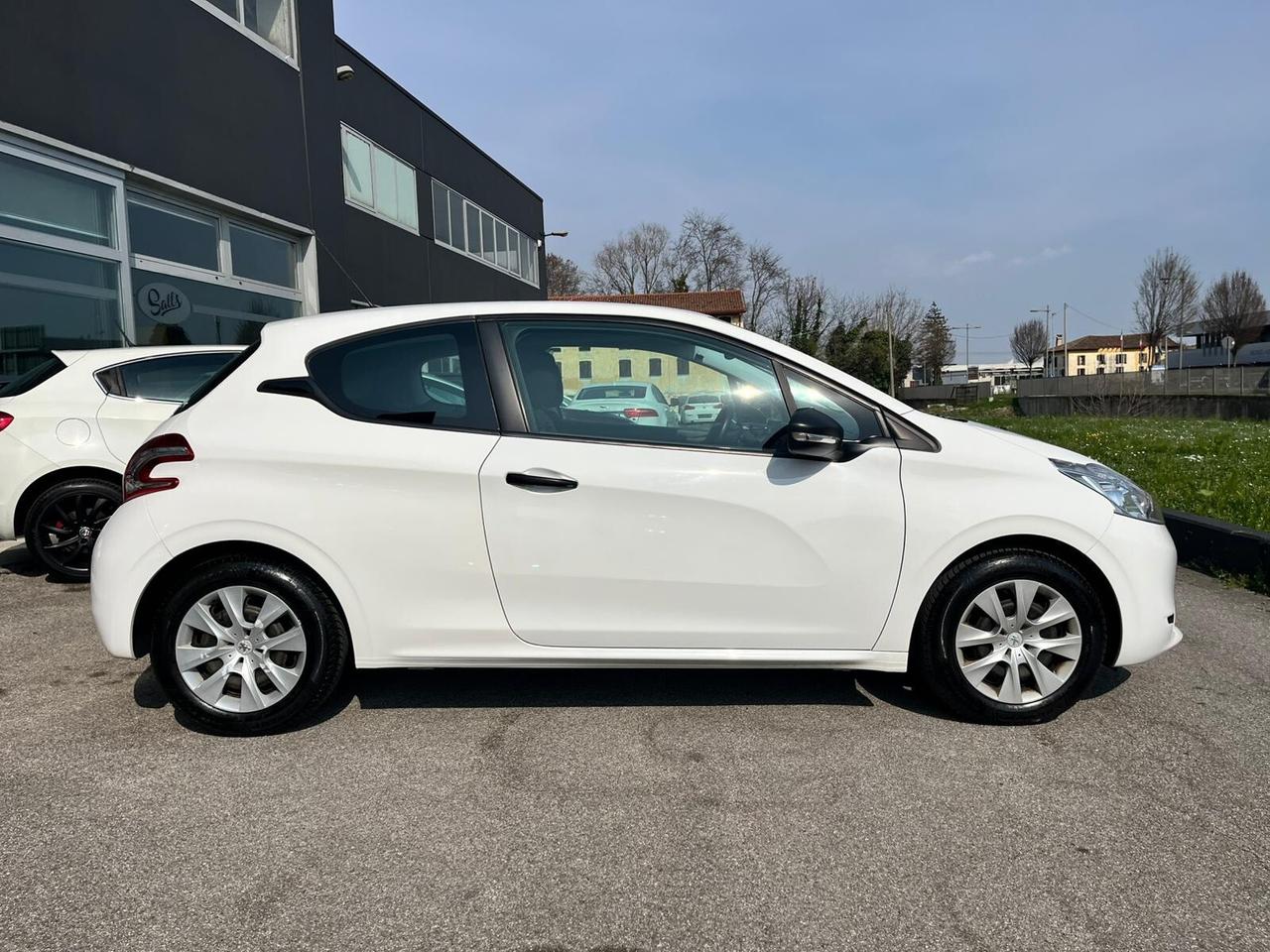 Peugeot 208 Neopatentati