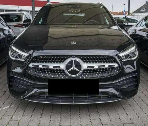 Mercedes-Benz GLA 250 AMG PREMIUM 4 MATIC LED PDC KAMERA TETTO MBUX ACC