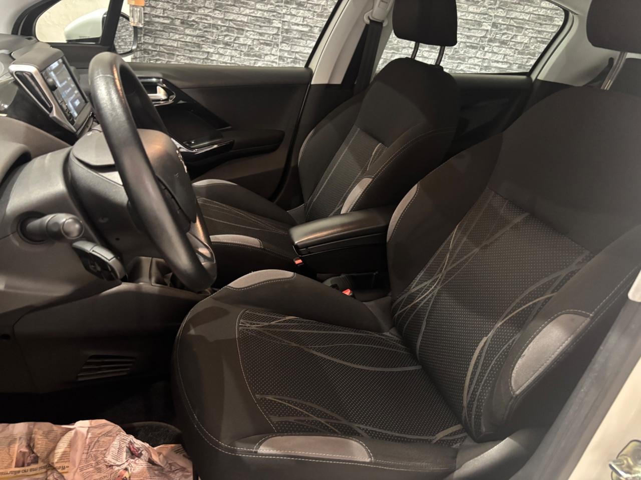 Peugeot 208 1.4 HDi 68 CV 5 porte Allure