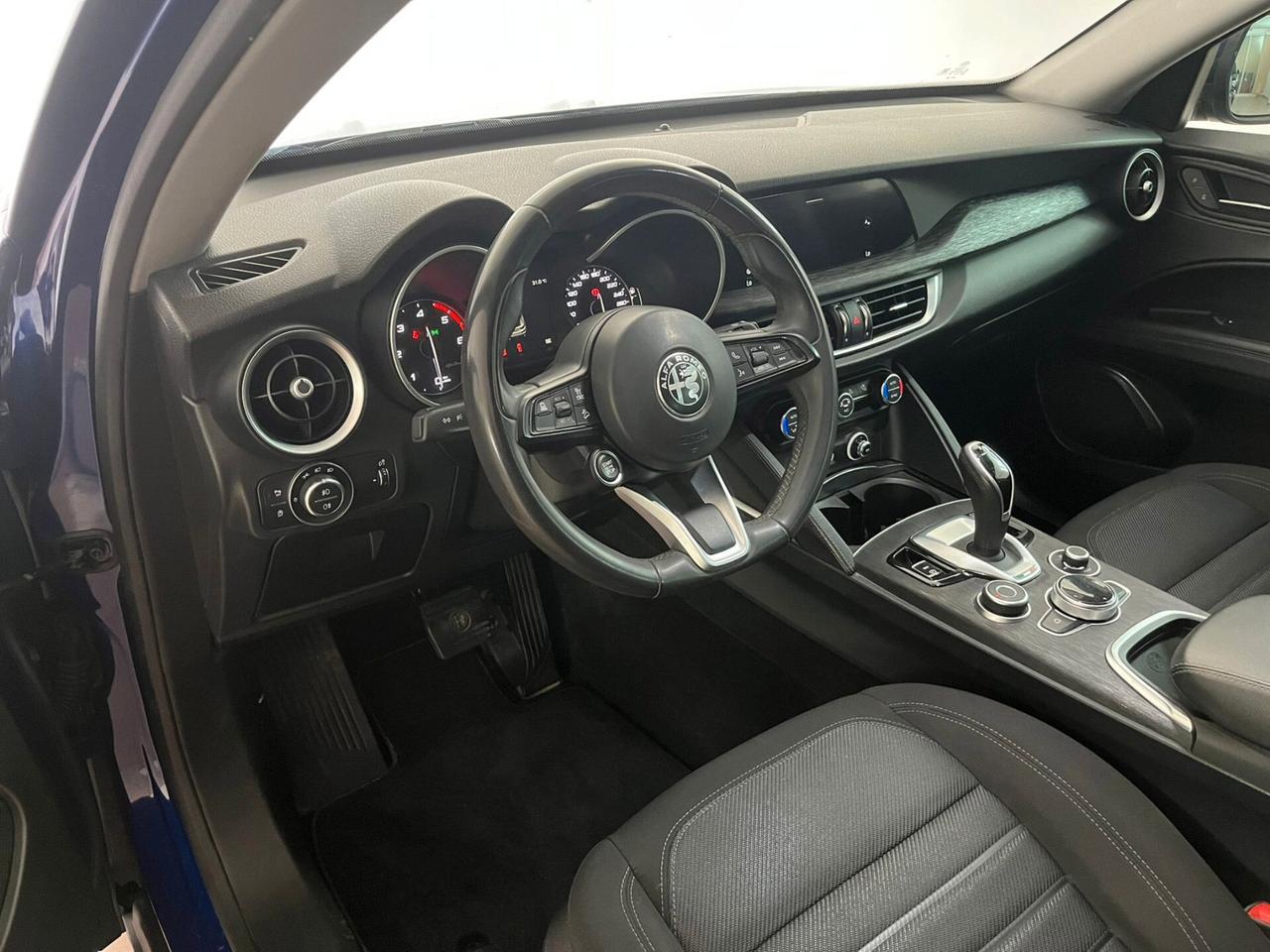 Alfa Romeo Stelvio 2.2 Turbodiesel 160 CV AT8 RWD Business ( Autocarro )