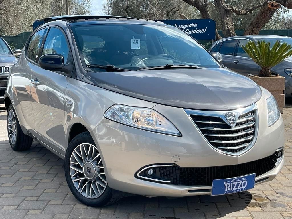 Lancia Ypsilon 1.3 MJT 95 CV 5 porte Platinum Tetto