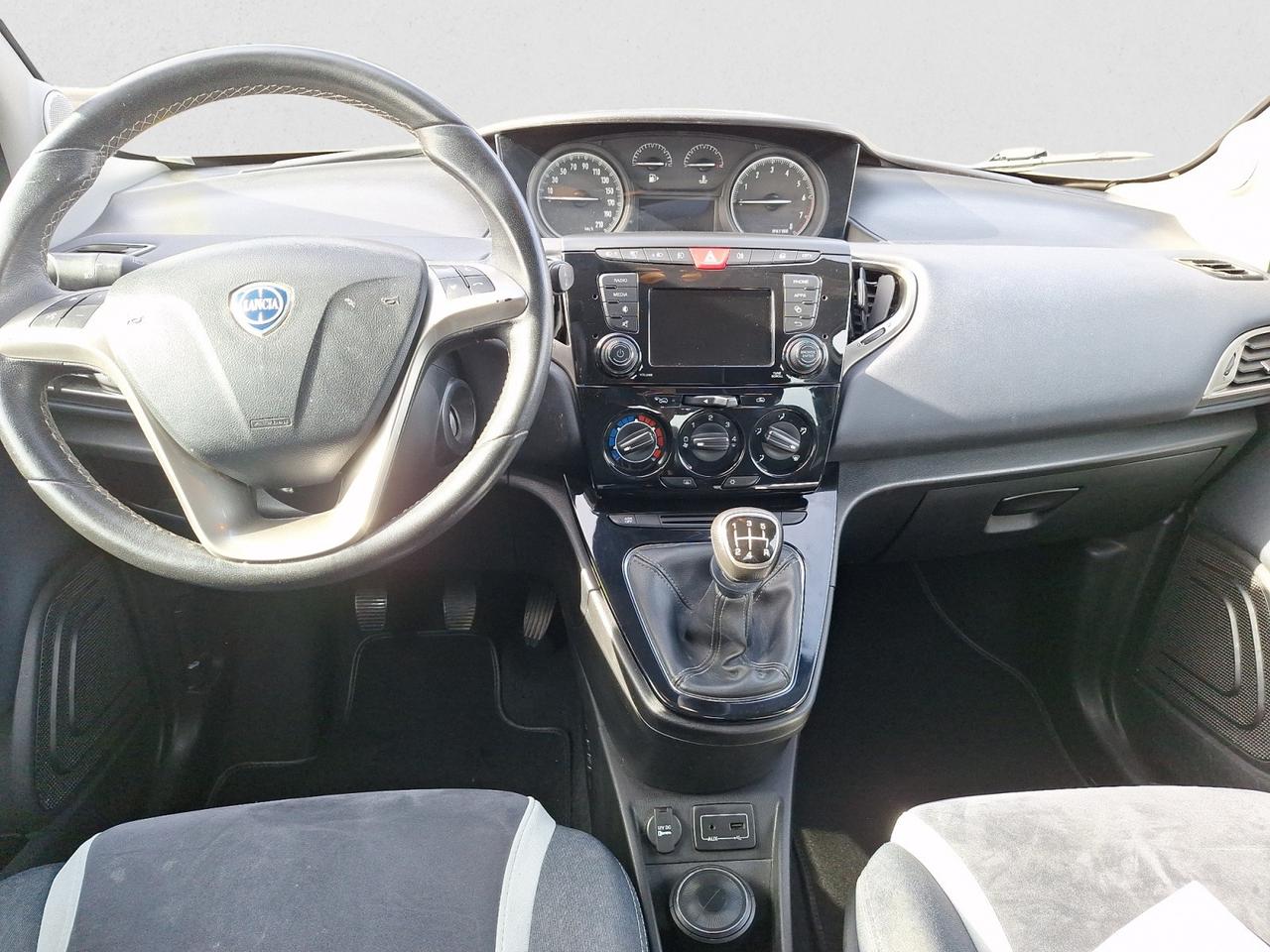 LANCIA Ypsilon 3ª serie - Ypsilon 1.2 69 CV 5 porte Mya