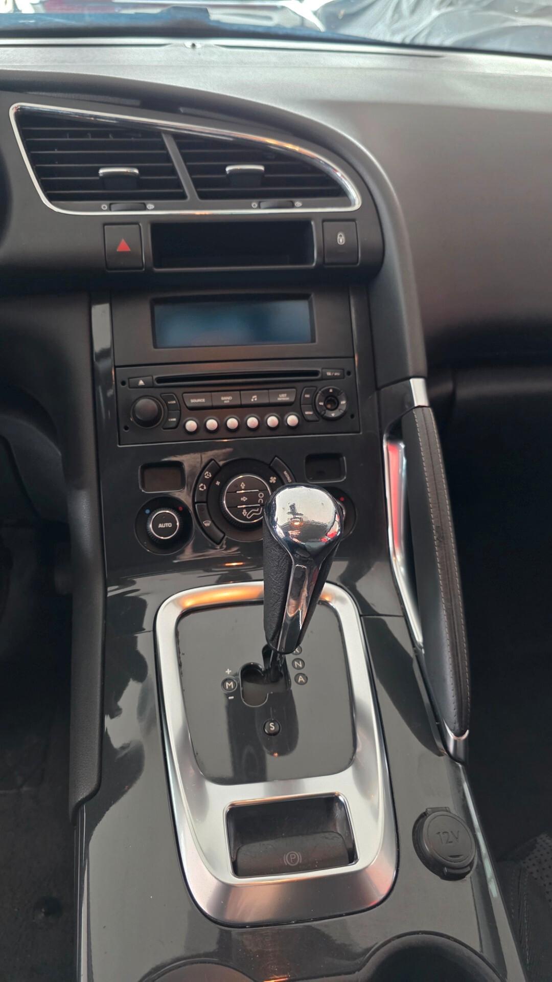 Peugeot 3008 1.6 HDi 112CV cambio robotizzato Tecno