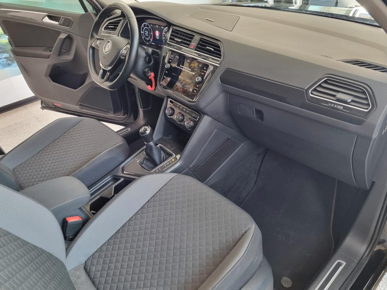 Volkswagen Tiguan 1.6 TDI R-LINE, VIRTUAL COCKPIT, FULL LED